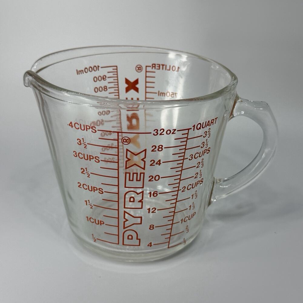 Vintage Pyrex 532 4 cup 1 Quart 32 oz Measuring Cup Red Block Letter D-Handle